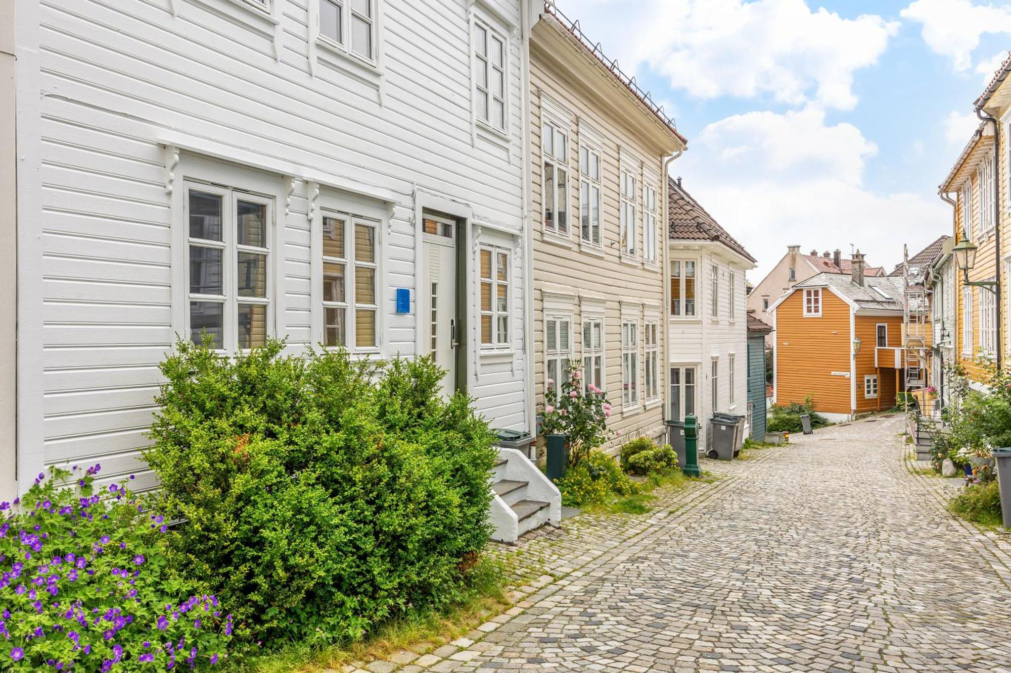Homerentals Apartments - Behind Bryggen & Historic Cobblestone Streets - 2 Floor Renovated From February 2025 Bergen Ngoại thất bức ảnh